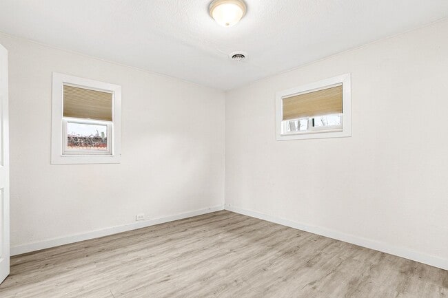 Building Photo - Charming Private 1-Bedroom Carriage House with Modern Amenities in Englewood