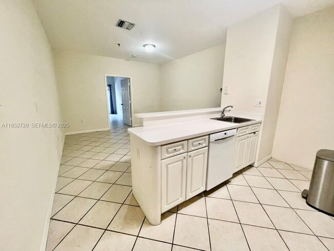 Building Photo - 2734 Bird Ave