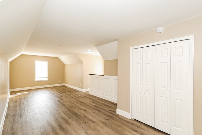 Building Photo - 215 Doe Hollow Trace