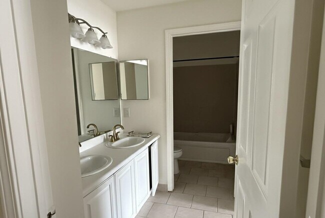 Building Photo - 17 Mulberry St