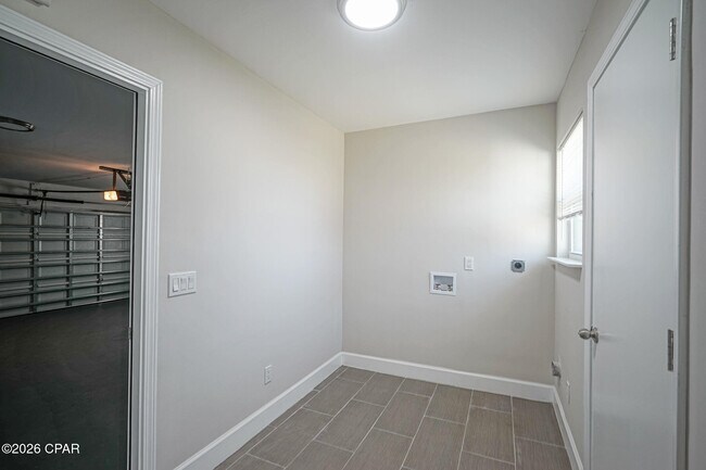 Building Photo - 410 S Star Ave