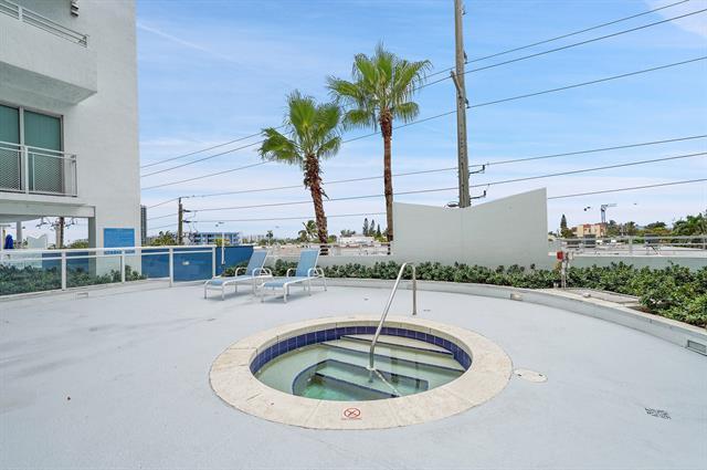 Building Photo - 7600 Collins Ave