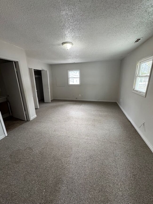 Building Photo - 1404 Dubois St