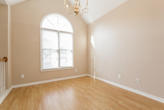 Building Photo - 605 Oxford Crest Ct NW