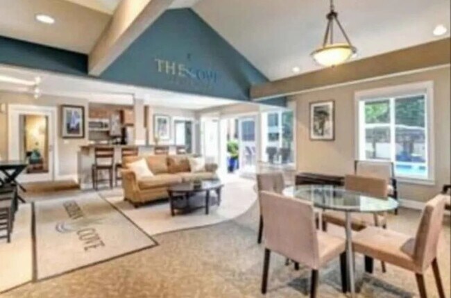 Building Photo - 300 N 130th St