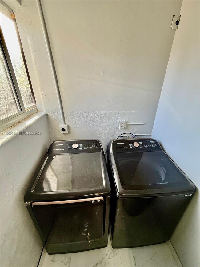 Building Photo - 6792 Miramar Pkwy