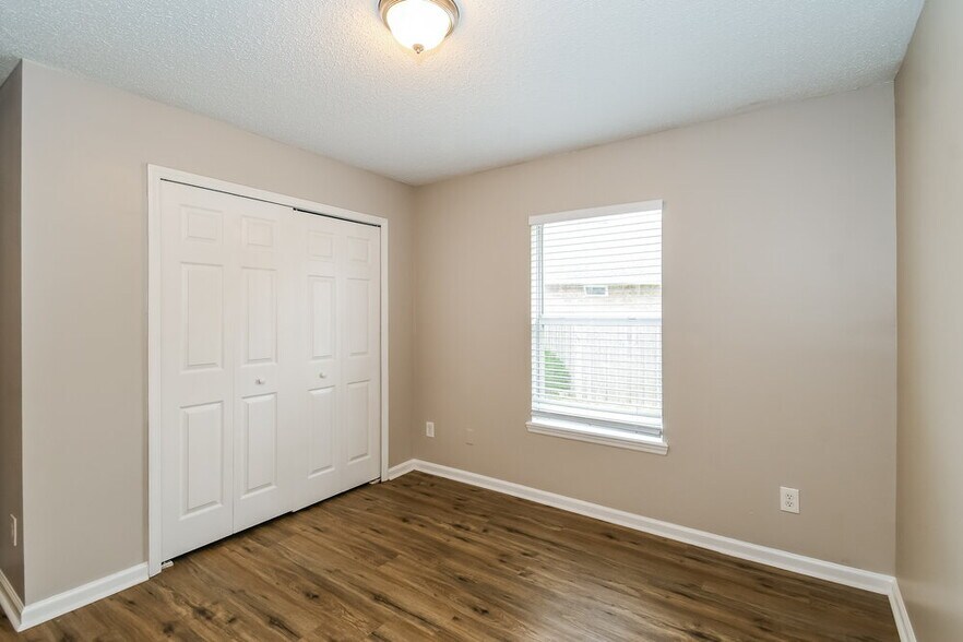 Building Photo - 2600 Creek Ridge Dr