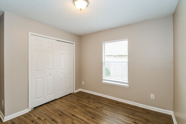 Building Photo - 2600 Creek Ridge Dr