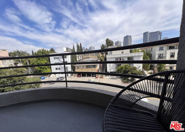 Building Photo - 1617 S Beverly Glen Blvd