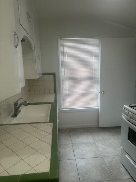 Building Photo - 2702 Wayside Ave