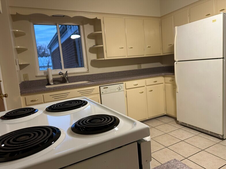 Building Photo - 2128 Collinway St