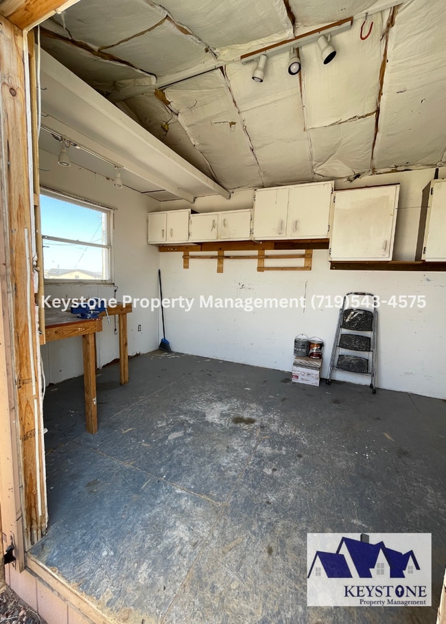 Building Photo - Horse Property with Corrals/Stables - Home...