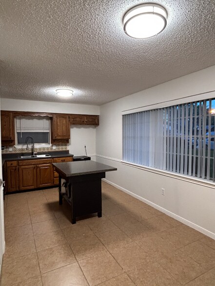 Building Photo - 1707 Chisolm Trail
