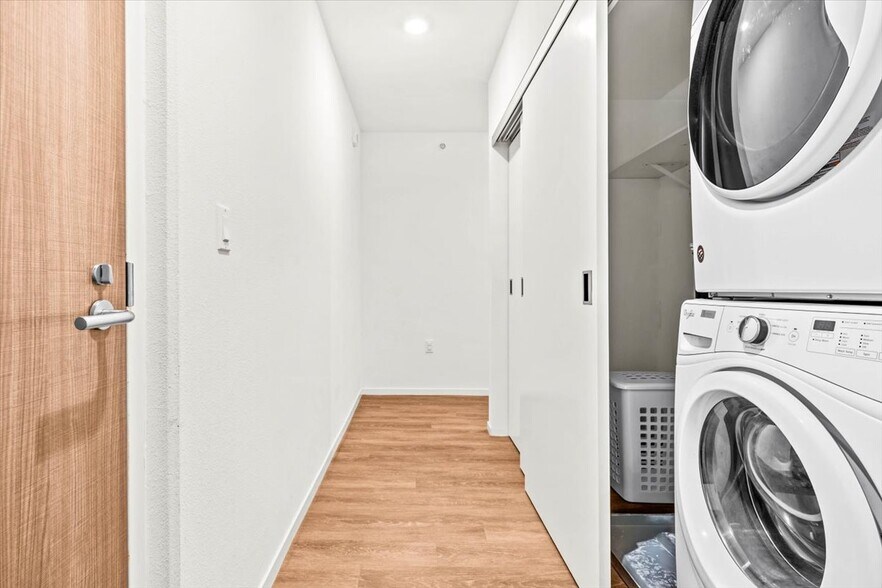 Building Photo - 1631 Kapiolani Blvd