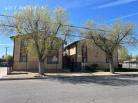 Building Photo - 2BD/1BTH SECOND FLOOR APARTMENT EAST PALMDALE