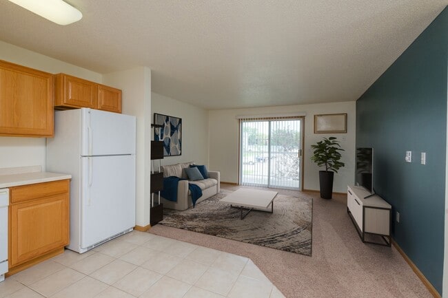 Fargo, ND Pinehurst Apartments | Living - Pinehurst