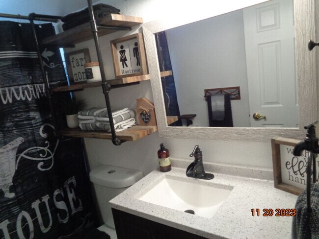 Building Photo - 720 Devonshire Ct