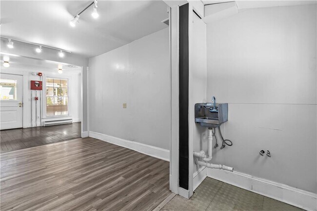 Building Photo - 74 Maple Ave