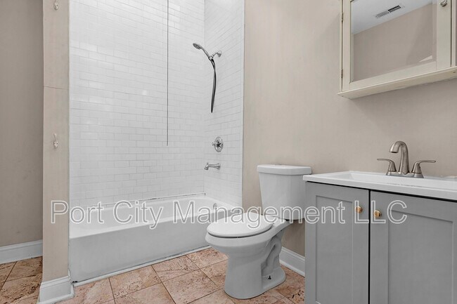 Building Photo - 438 Cornwall St