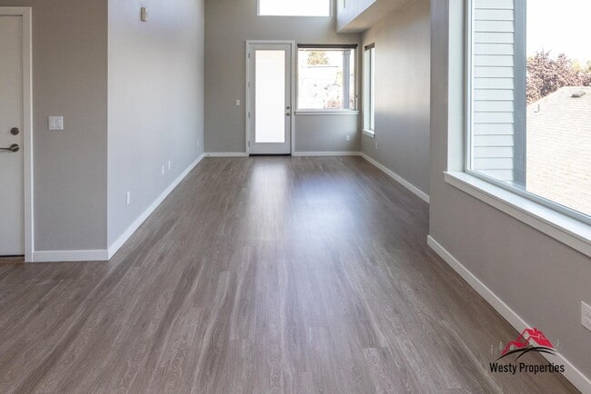 Building Photo - 110 N Blandena St