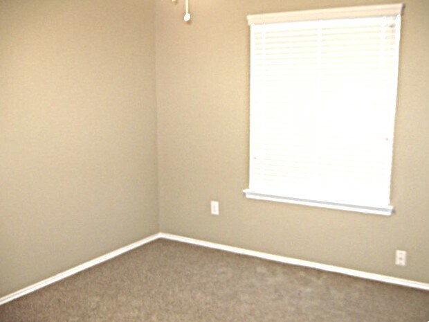 Building Photo - 10410 Falling Rapids Ct