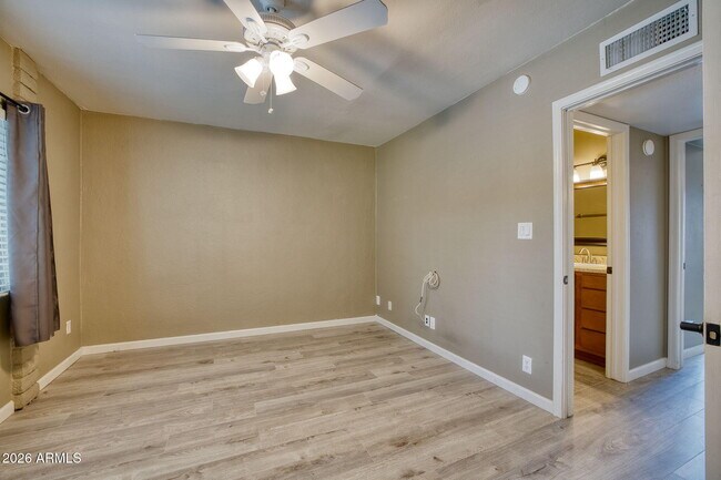 Building Photo - 8303 E Thomas Rd