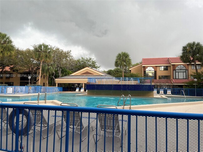 Building Photo - 15525 N Miami Lakeway