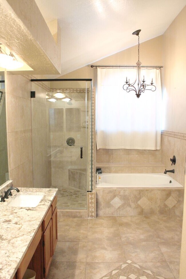 Building Photo - Mesa Gem with Pool for Rent!