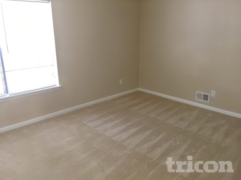 Building Photo - 200 Gage Ct