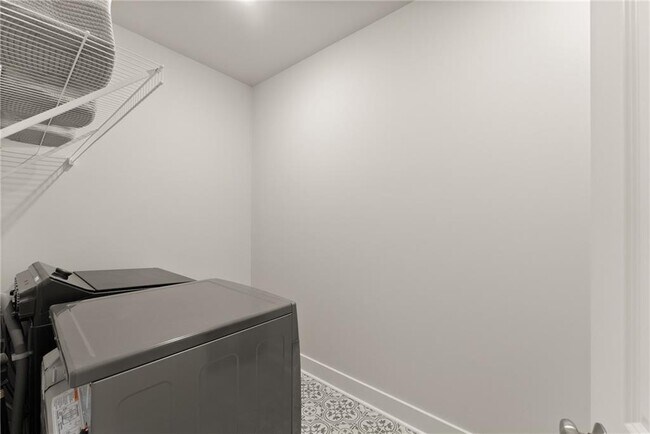 Building Photo - 5841 Woodland Park Ct