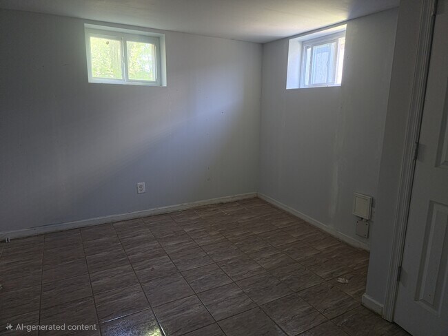 Building Photo - 2317 Roslyn Ave