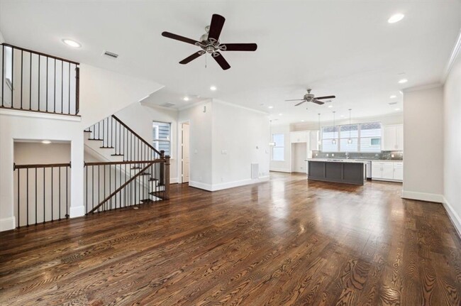 Building Photo - 1230 W 25th St