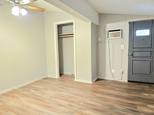 Building Photo - 4419 W Bayshore Dr