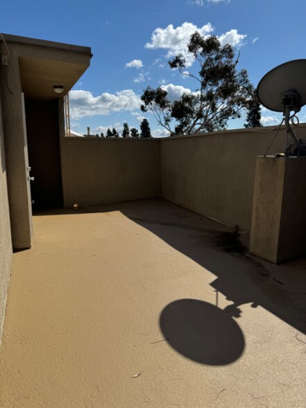 Building Photo - 13022 Riverside Dr