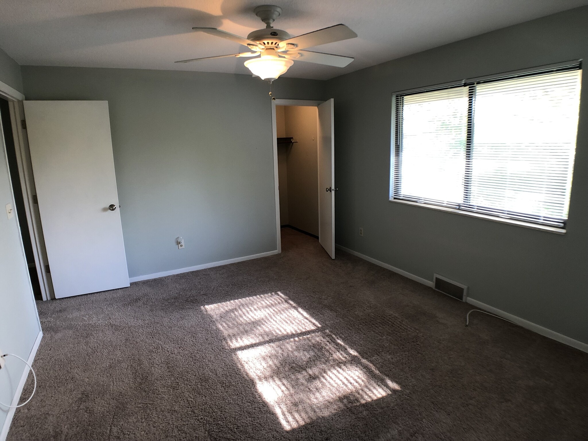 Building Photo - 3071 Zarthan Ave S