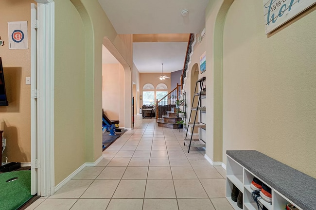 Building Photo - 5517 Crimson Oaks Dr