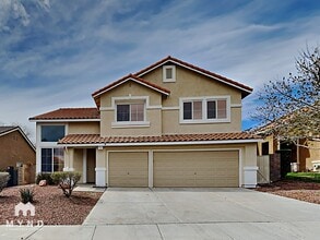 Building Photo - 245 Farlin Cir