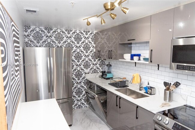 Building Photo - 7501 E Treasure Dr