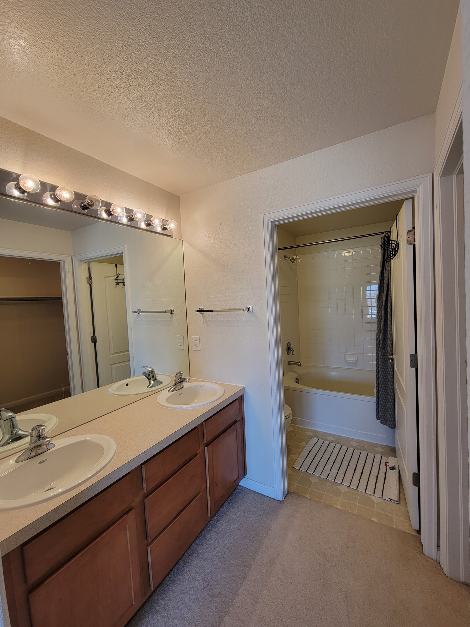 Building Photo - 4755 Hahns Peak Dr