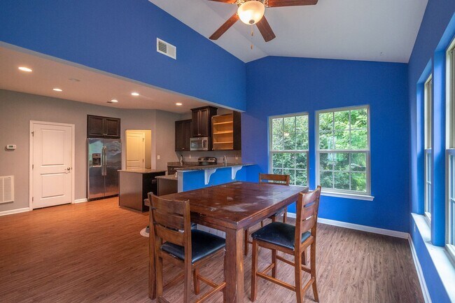 Building Photo - Spacious 4-Bedroom Home with Sunroom, Deck...