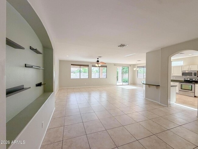 Building Photo - 203 W Cedar Dr