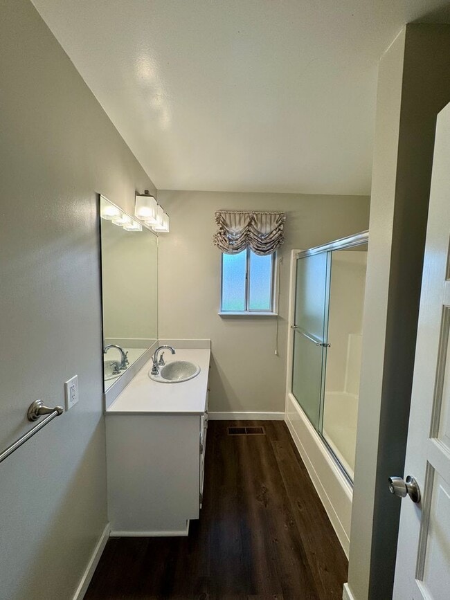 Building Photo - Spacious Single Level Home with Swimming Pool in Alamo Available Now!