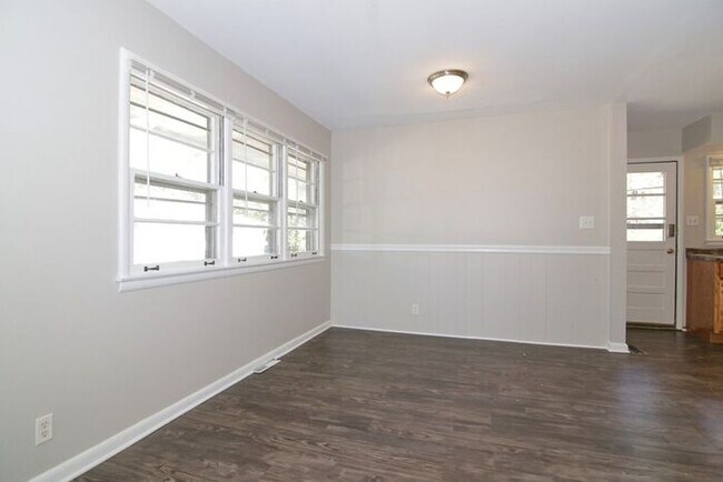 Building Photo - GREAT LAWRENCE TOWNSHIP HOME!