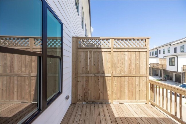 Building Photo - 530 Healy Dr