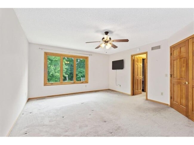 Building Photo - 7140 Willow View Cove