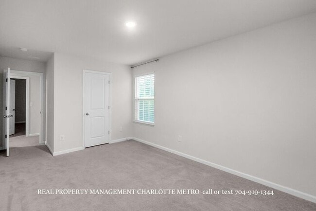 Building Photo - Stunning 4-BR Home on Wooded Cul-De-Sac Lot in Brightwater – Minutes from Rivergate!