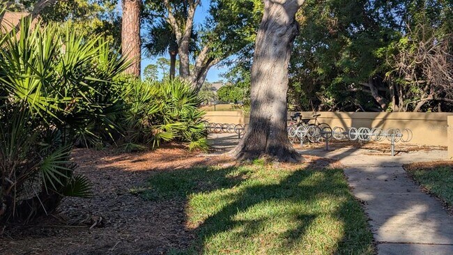 Building Photo - 4061 Crockers Lake Blvd