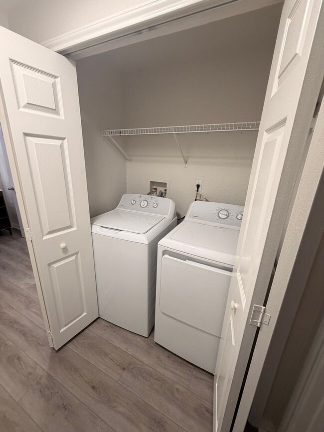 Building Photo - Newly Renovated Downtown 2 BDRM Condo