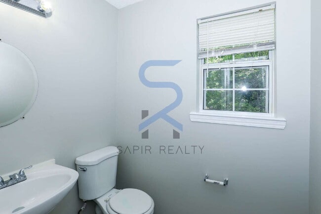 Building Photo - Pet-Friendly Living in Pinedale – 3BR/2.5BA Ready for You