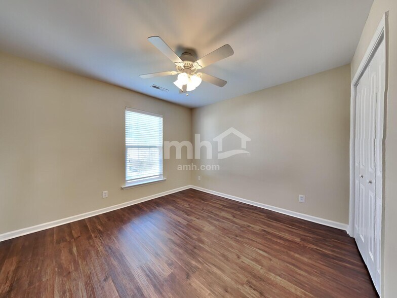 Building Photo - 104 Brick Greens Ct